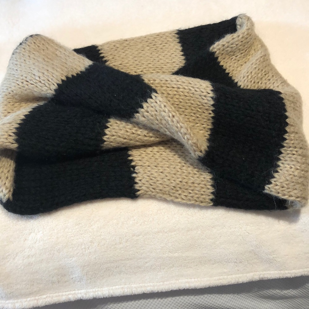 BDG funnel scarf. Black and camel